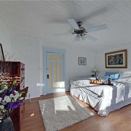 Swartz Bay Farm Hotel Sidney Exterior foto
