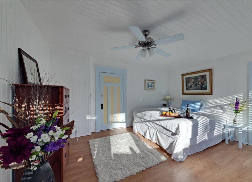 Swartz Bay Farm Hotel Sidney Exterior foto